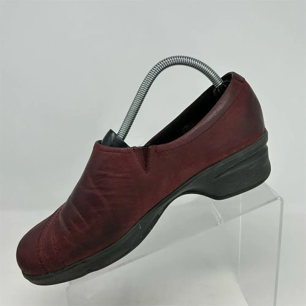 KEEN Women's Red Leather Slip-On Clog Loafers Size 10 Casual Comfort - Picture 4 of 15